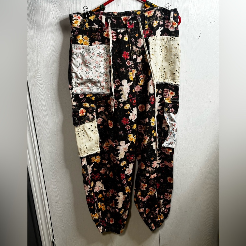 POL Black Floral Cargo joggers